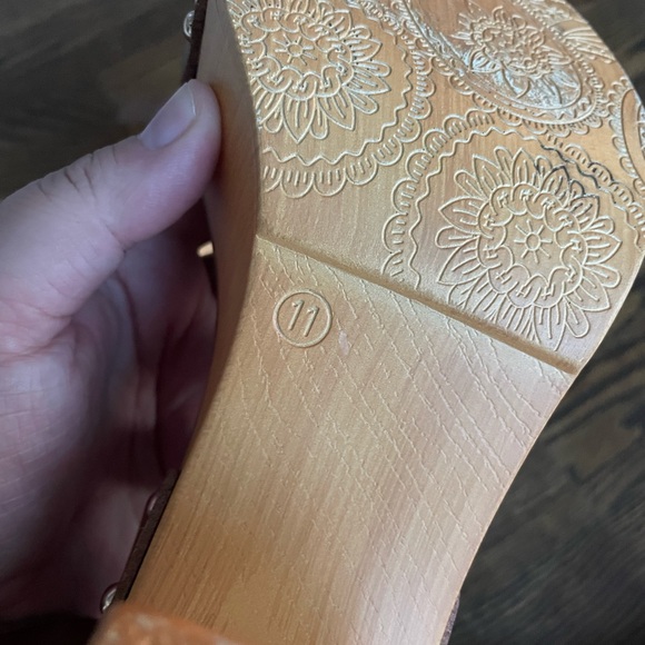 Heels - Picture 6 of 6